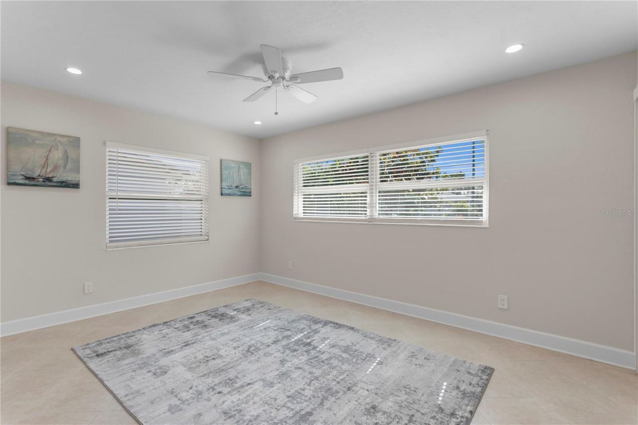 6604 Blue Heron Drive S, Saint Petersburg, FL 33707 Photo