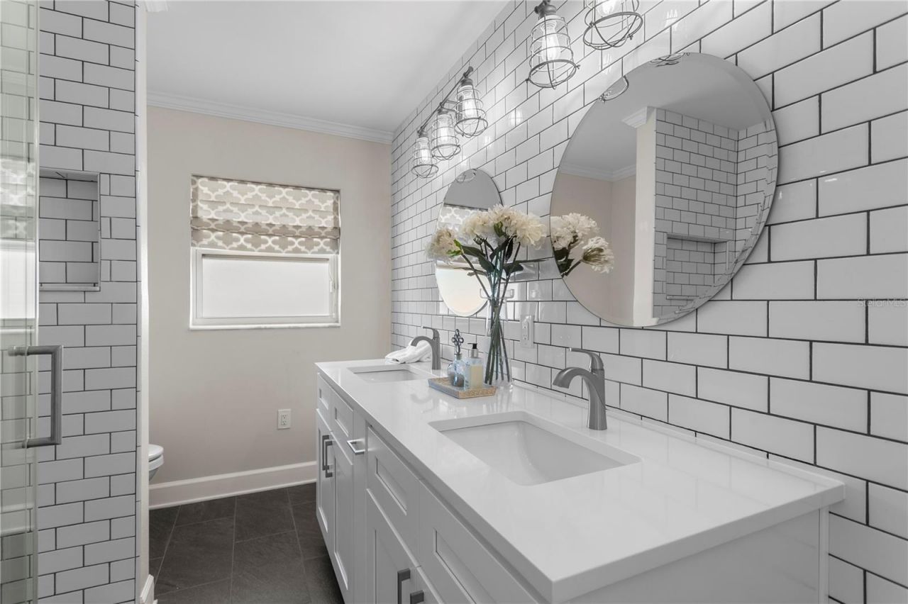 6604 Blue Heron Drive S, Saint Petersburg, FL 33707 Photo