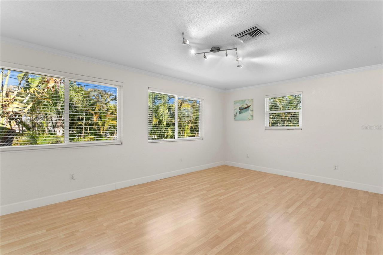 6604 Blue Heron Drive S, Saint Petersburg, FL 33707 Photo