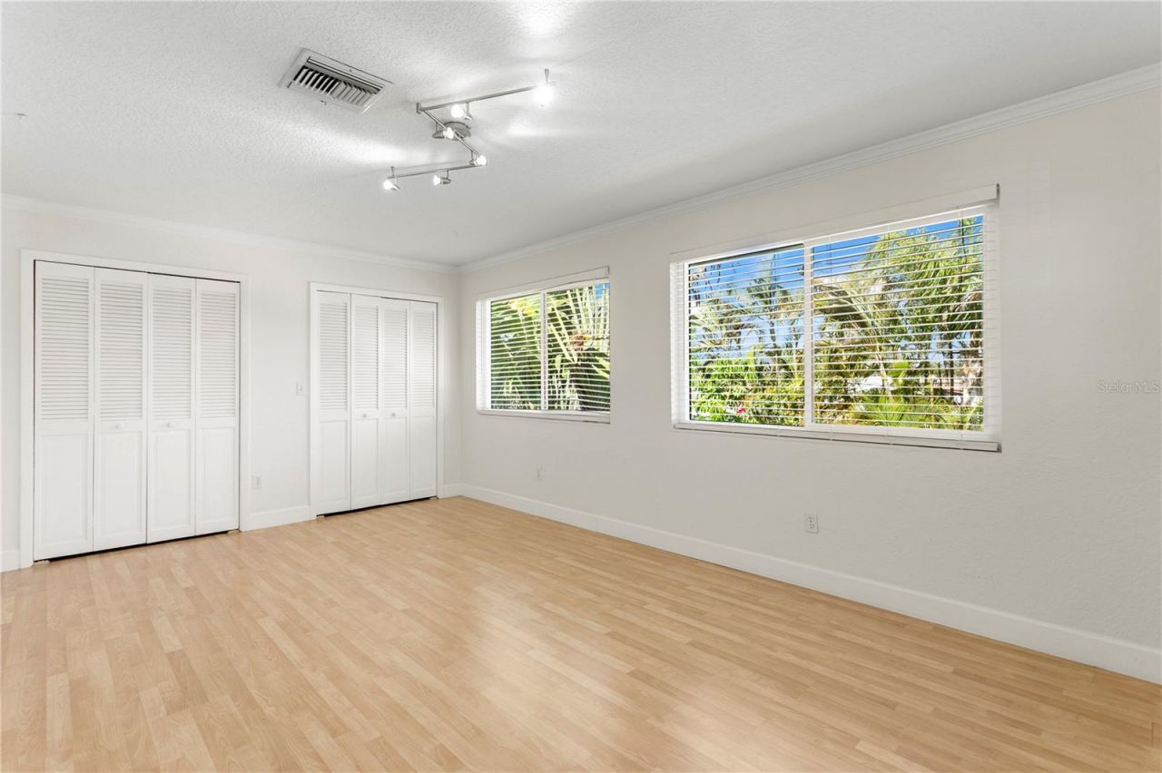 6604 Blue Heron Drive S, Saint Petersburg, FL 33707 Photo