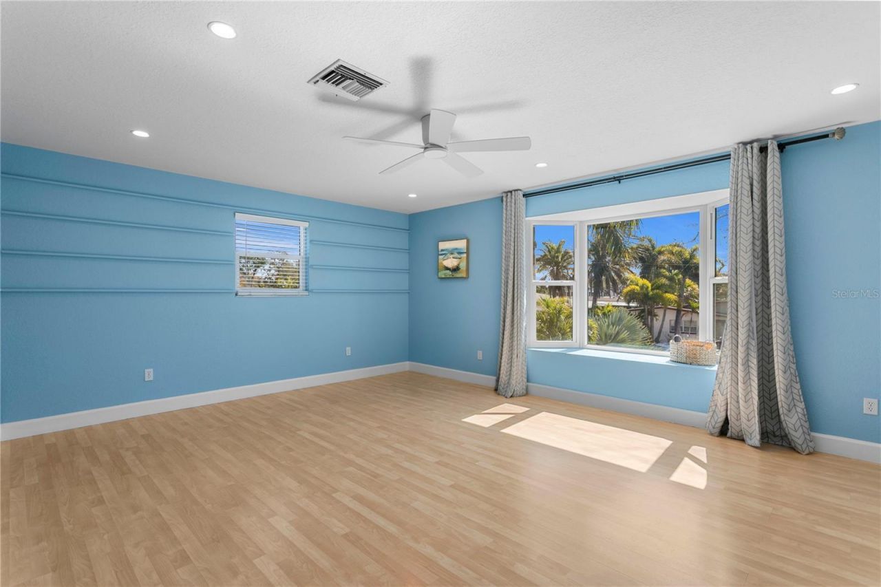 6604 Blue Heron Drive S, Saint Petersburg, FL 33707 Photo