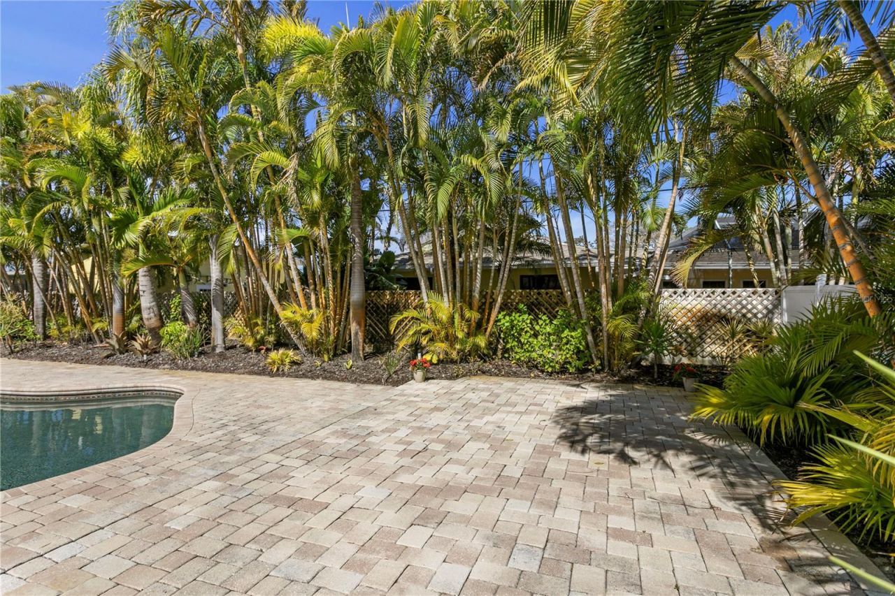 6604 Blue Heron Drive S, Saint Petersburg, FL 33707 Photo