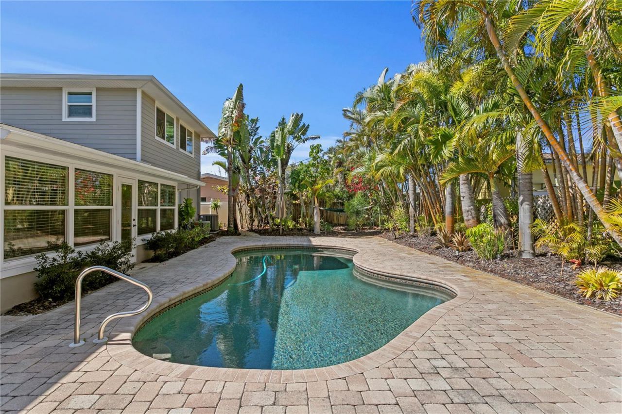 6604 Blue Heron Drive S, Saint Petersburg, FL 33707 Photo