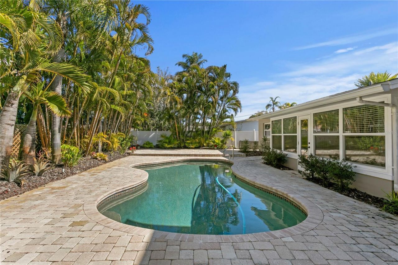 6604 Blue Heron Drive S, Saint Petersburg, FL 33707 Photo