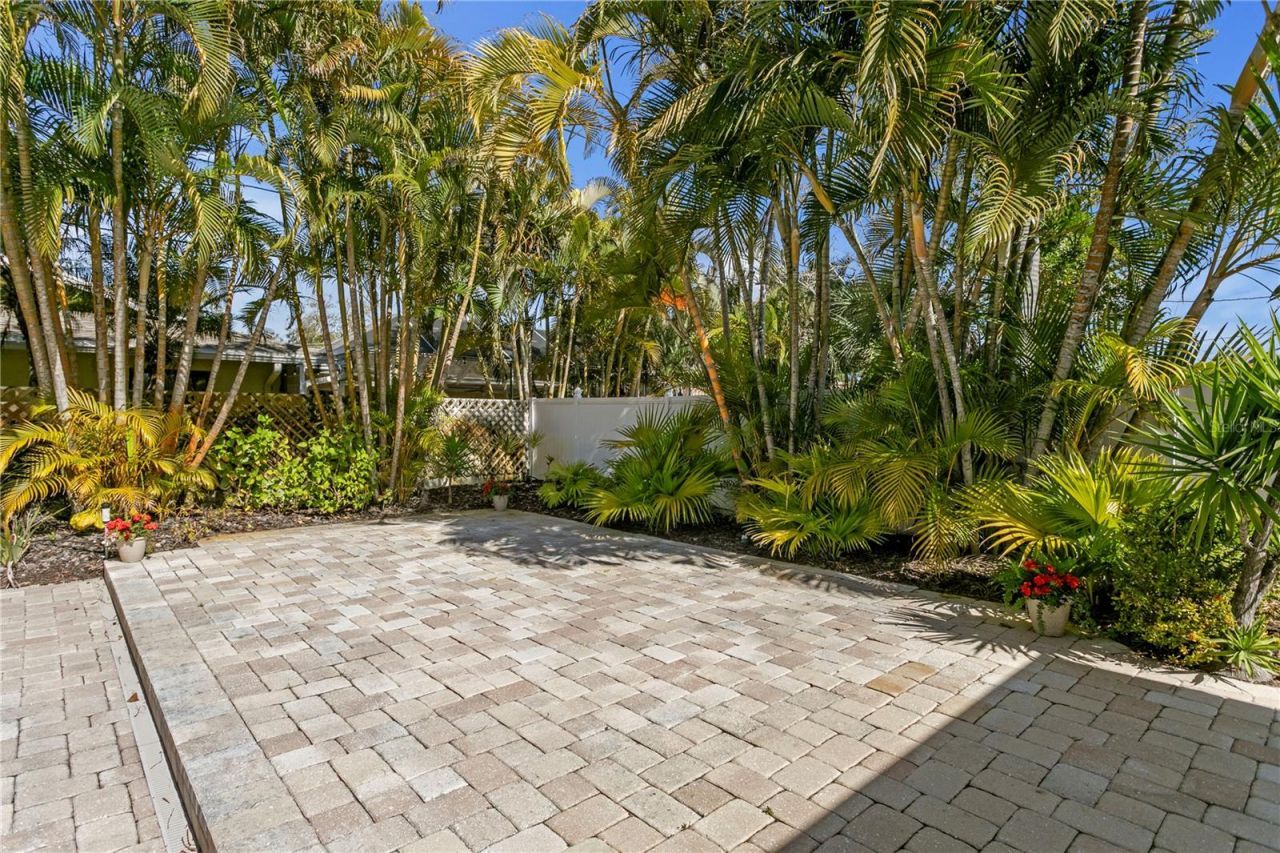 6604 Blue Heron Drive S, Saint Petersburg, FL 33707 Photo