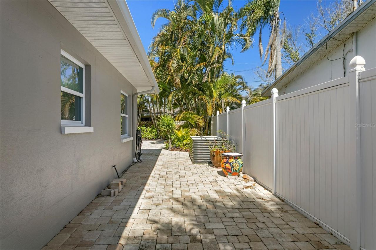 6604 Blue Heron Drive S, Saint Petersburg, FL 33707 Photo
