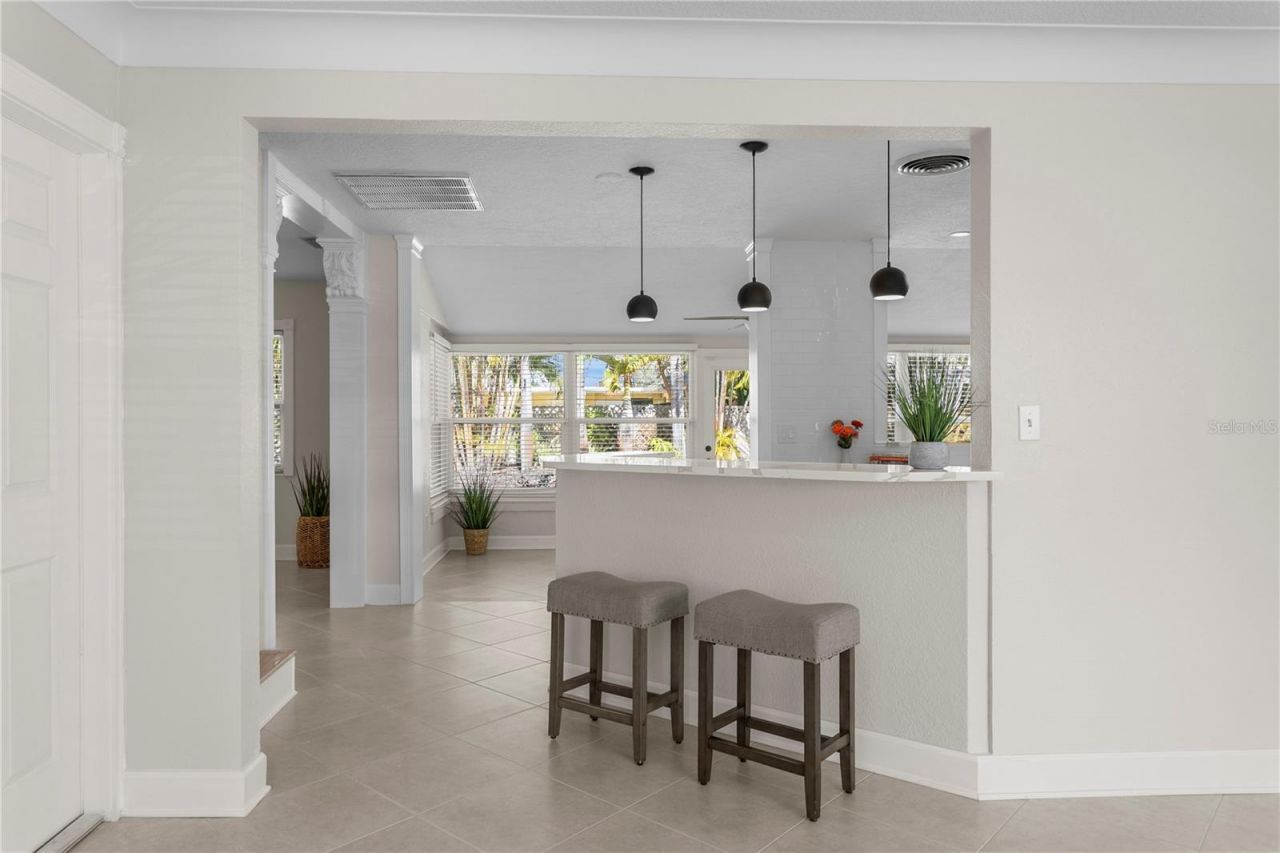 6604 Blue Heron Drive S, Saint Petersburg, FL 33707 Photo