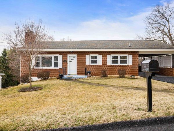 2110 ORANGE ST, STAUNTON, VA 24401