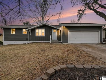 4626 N 94th Street , Omaha, NE 68134