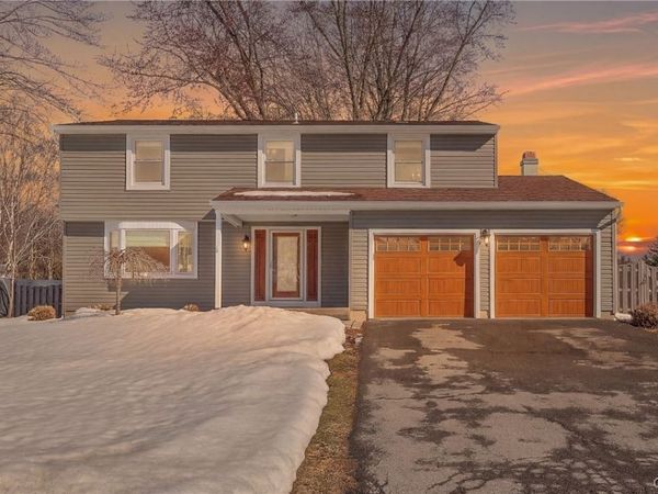 4071 Sesame , Liverpool, NY 13090