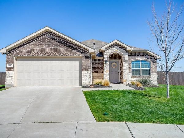 800 Amberwood Court, Fort Worth, TX 76052