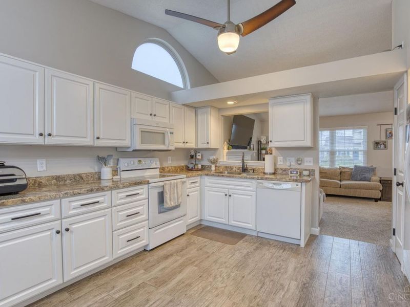 630 Weeping Willow Lane, Hamilton Twp, OH 45039 Photo 10