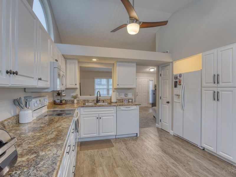 630 Weeping Willow Lane, Hamilton Twp, OH 45039 Photo 12