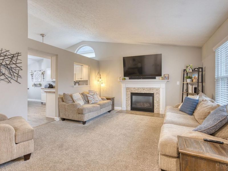 630 Weeping Willow Lane, Hamilton Twp, OH 45039 Photo 6