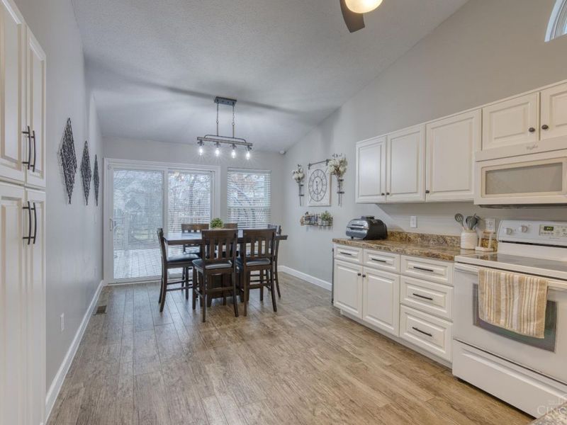 630 Weeping Willow Lane, Hamilton Twp, OH 45039 Photo 9