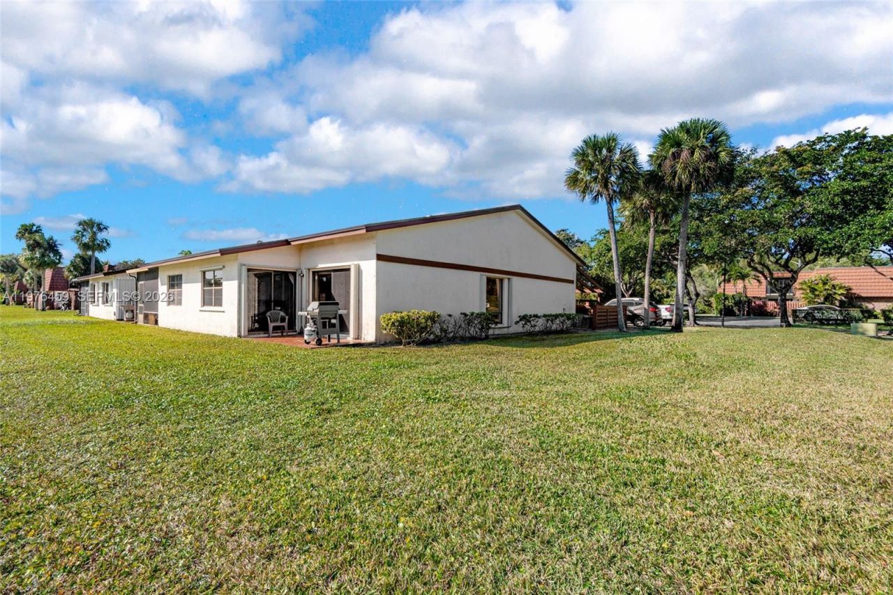 840 SW 120th Way, Davie, FL 33325 Photo