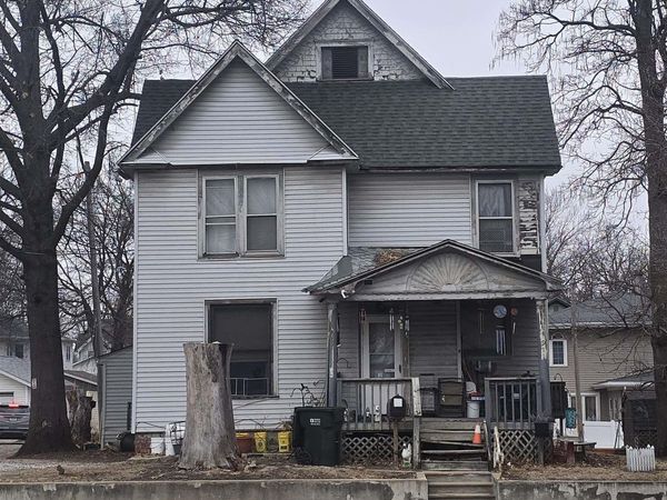 911 A Avenue E, Oskaloosa, IA 52577