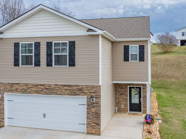 936 Pampas Drive, Jonesborough, TN 37659