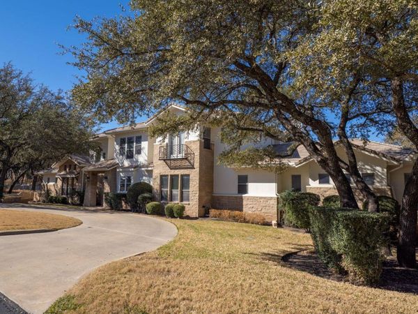 14 Autumn Oaks DR, The Hills, TX 78738
