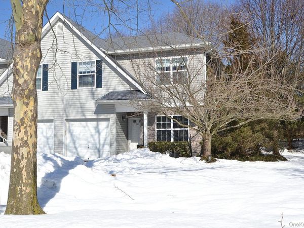 321 Medea Way , Central Islip, NY 11722