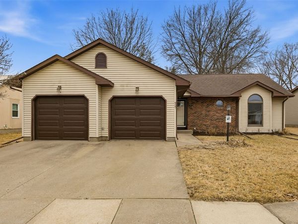 927 Aspen Ct , Iowa City, IA 52240
