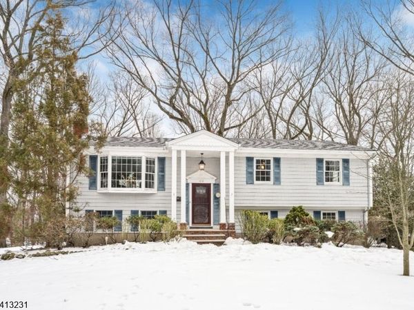 49 School St, Washington, NJ 07676