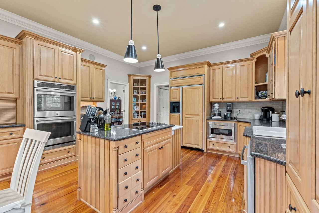 4511 Saint Johns Pl. Photo 11