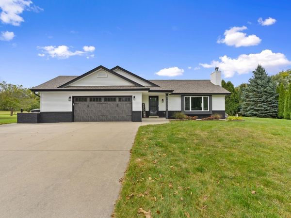 W310S2748 Wild Rose Ln, Genesee, WI 53188