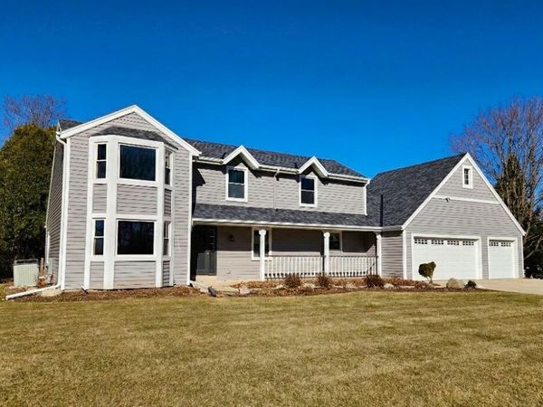 W342N6303 Kathy Dr, Lac La Belle, WI 53066