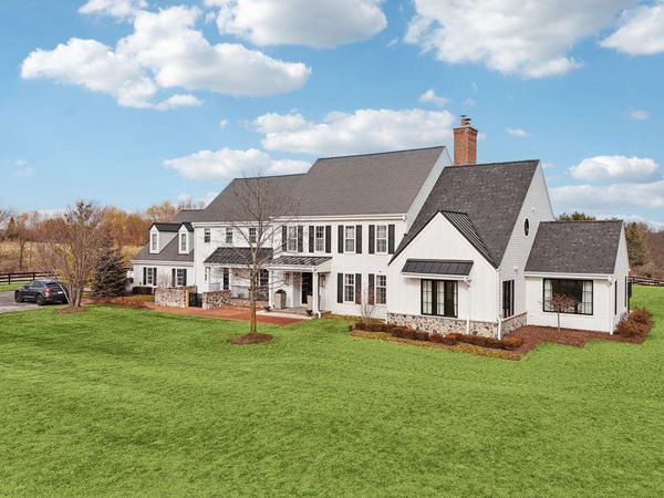 13700 N Riverland Rd, Mequon, WI 53097