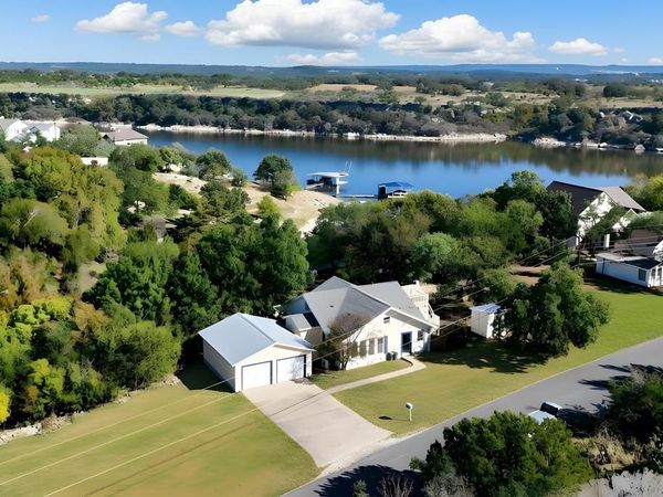 1025 Lake Shore DR, Spicewood, TX 78669