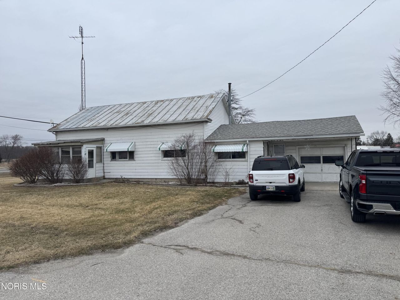 24015 Jewell Road, Defiance, OH 43512 Main Photo