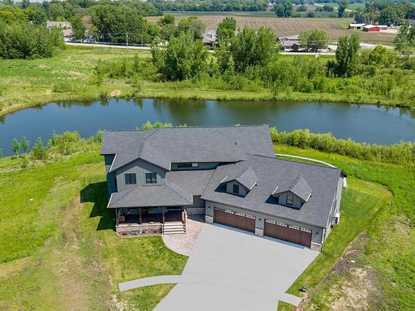 100 Coventry Ct, Clear Lake, IA 50428