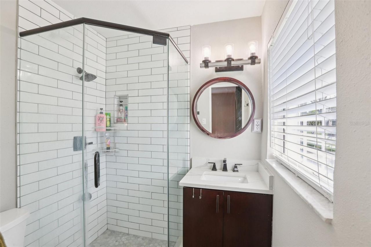 699 Pinellas Point Drive S, Saint Petersburg, FL 33705 Photo