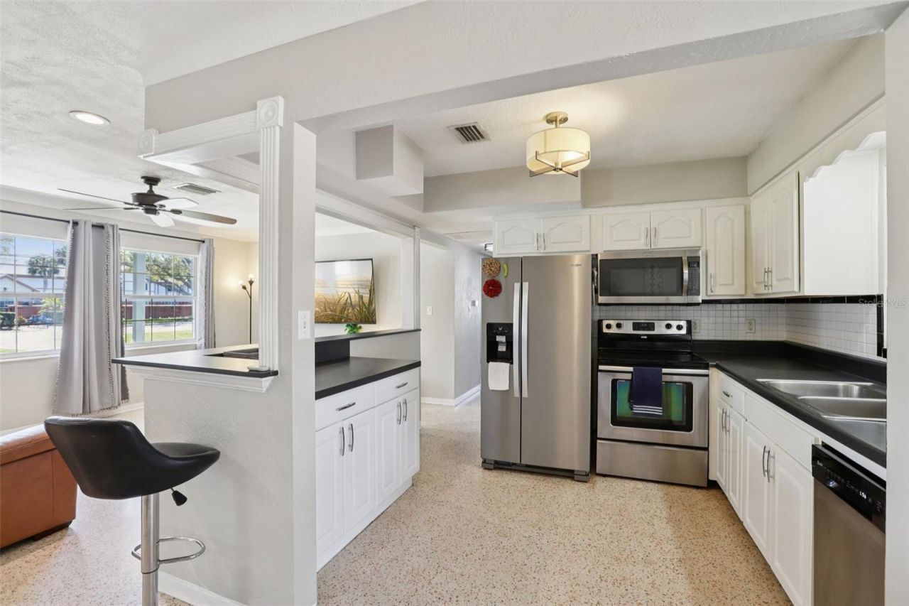 699 Pinellas Point Drive S, Saint Petersburg, FL 33705 Photo