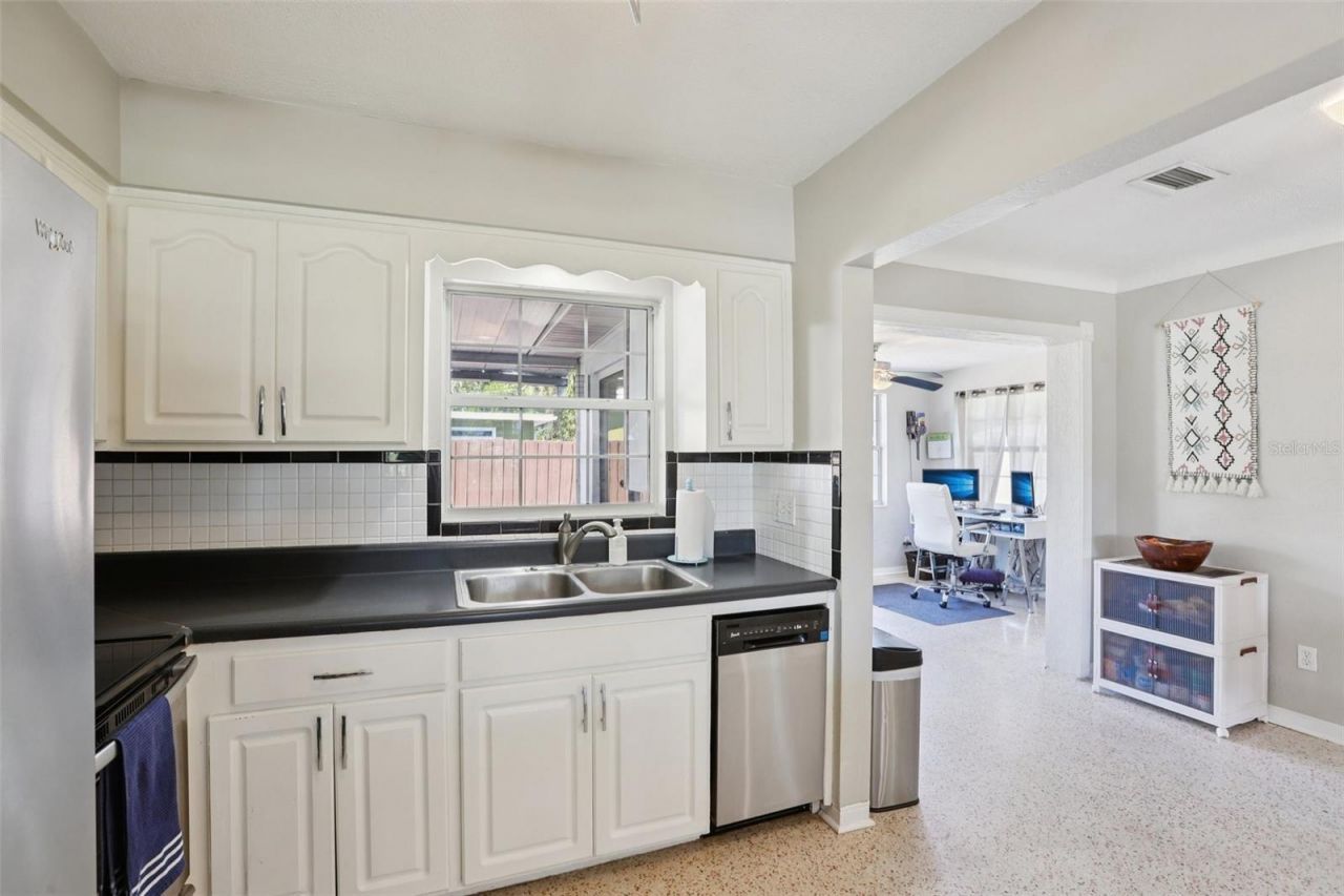 699 Pinellas Point Drive S, Saint Petersburg, FL 33705 Photo