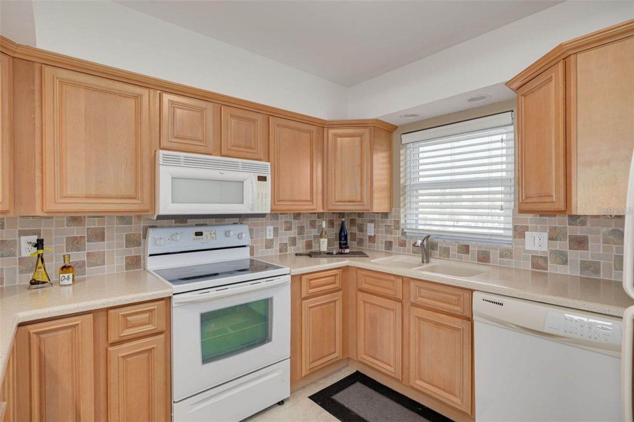55 Harbor View Lane, Unit 301, Belleair Bluffs, FL 33770 Photo