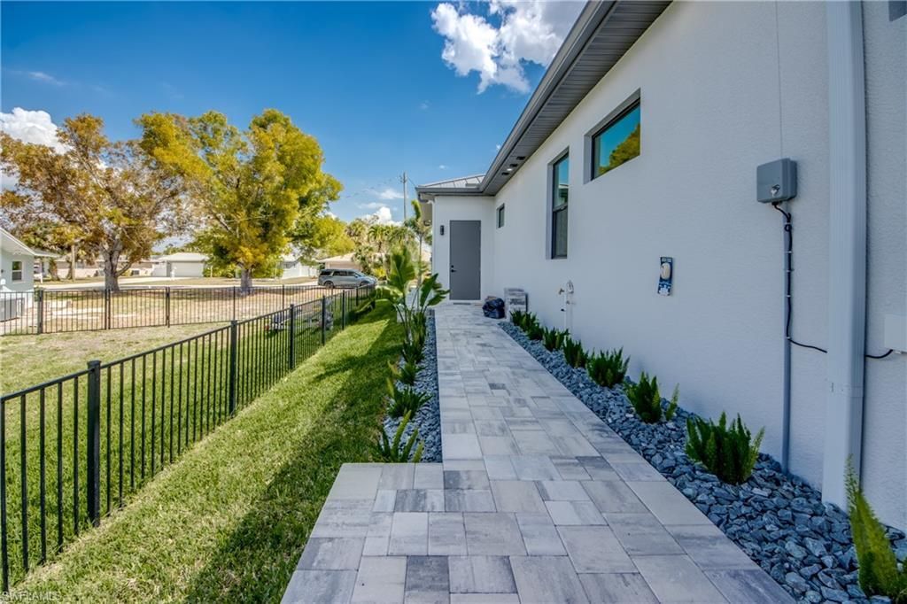 5310 Bayview Ct, Cape Coral, FL 33904 Photo