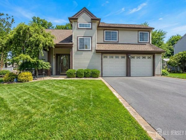 19 Cherrywood Drive, Piscataway, NJ 08854