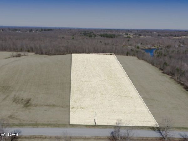 8 Nicholson Drive , Crossville, TN 38572