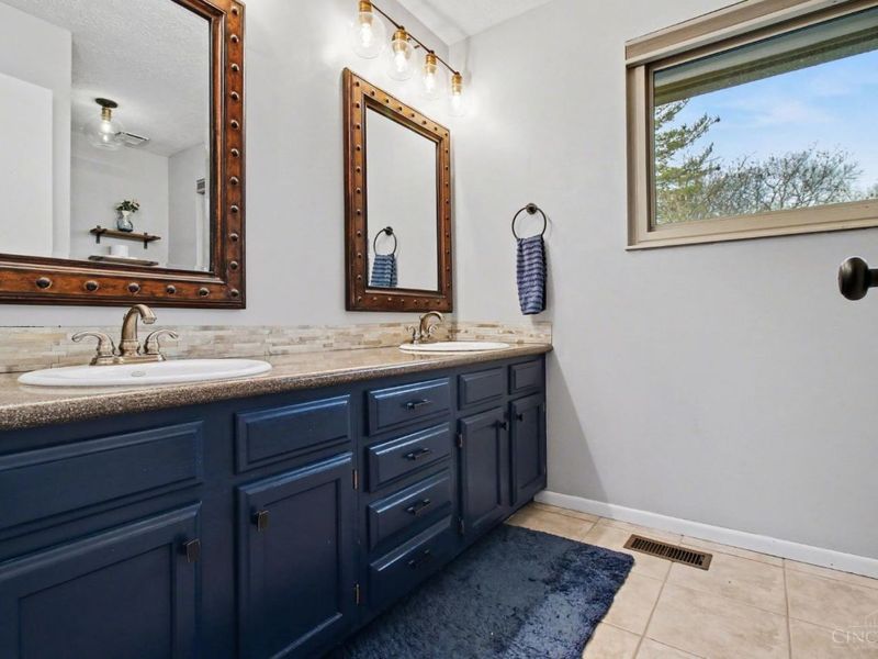 5707 Whistling Wind Lane, Milford, OH 45150 Photo 13