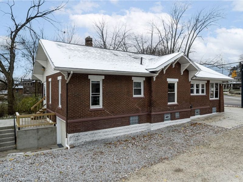 613 Wooster Road N, Barberton, OH 44203 Photo 5