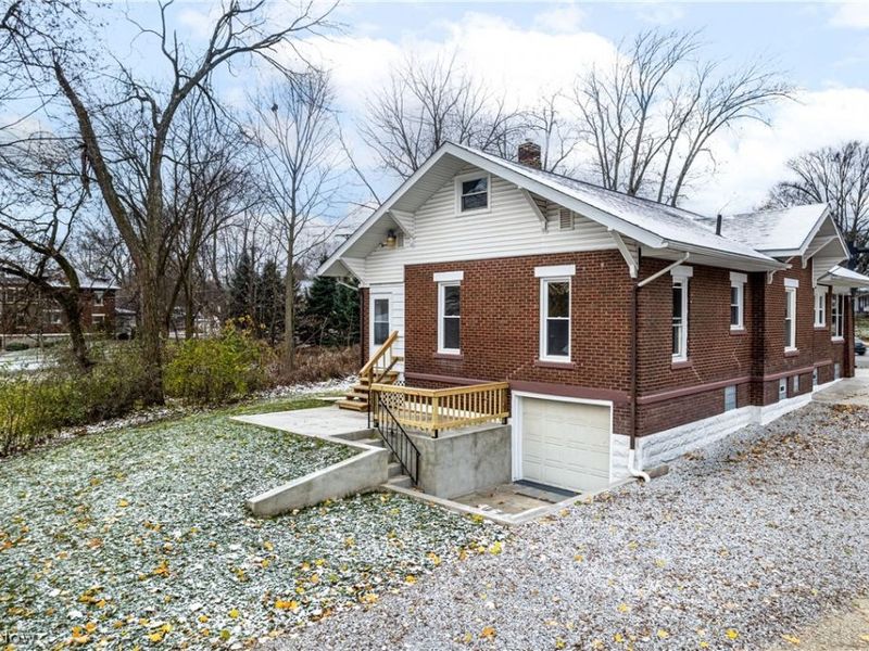 613 Wooster Road N, Barberton, OH 44203 Photo 6