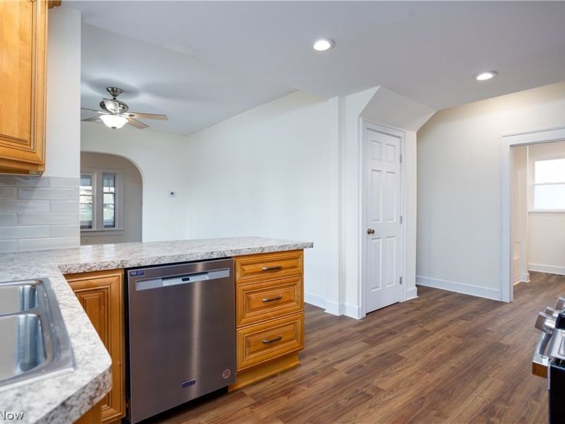 613 Wooster Road N, Barberton, OH 44203 Photo 8