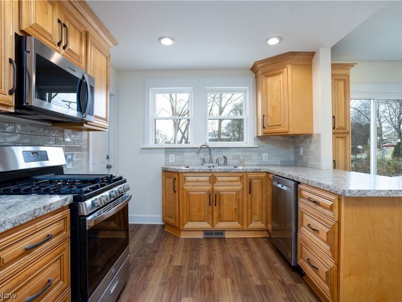 613 Wooster Road N, Barberton, OH 44203 Photo 9