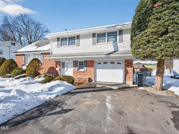 56 Bayberry Road, Schenectady, NY 12306