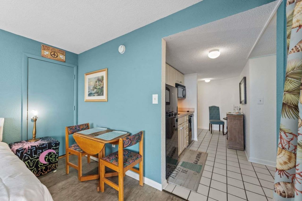 9550 Shore Dr. Photo 11