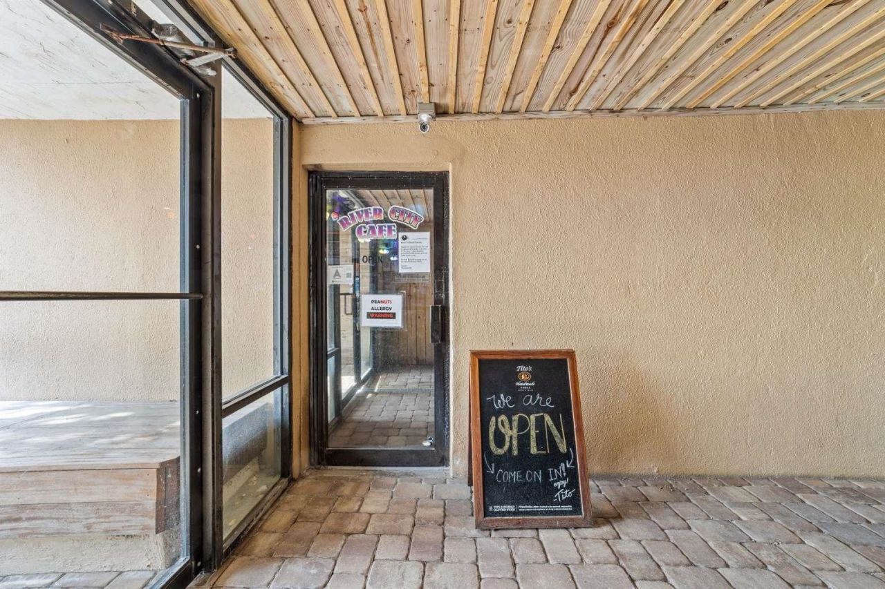 9550 Shore Dr. Photo 18