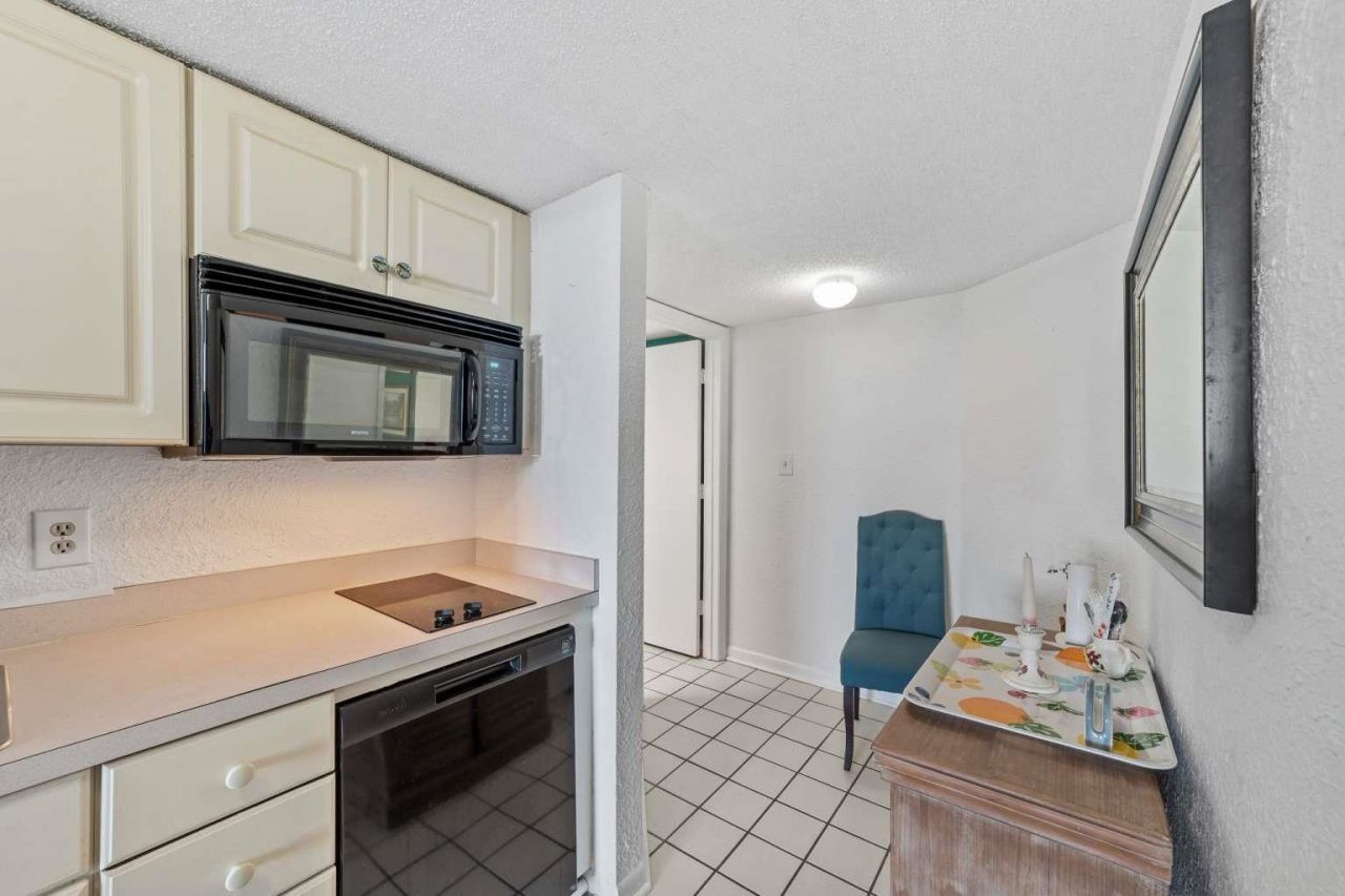 9550 Shore Dr. Photo 4