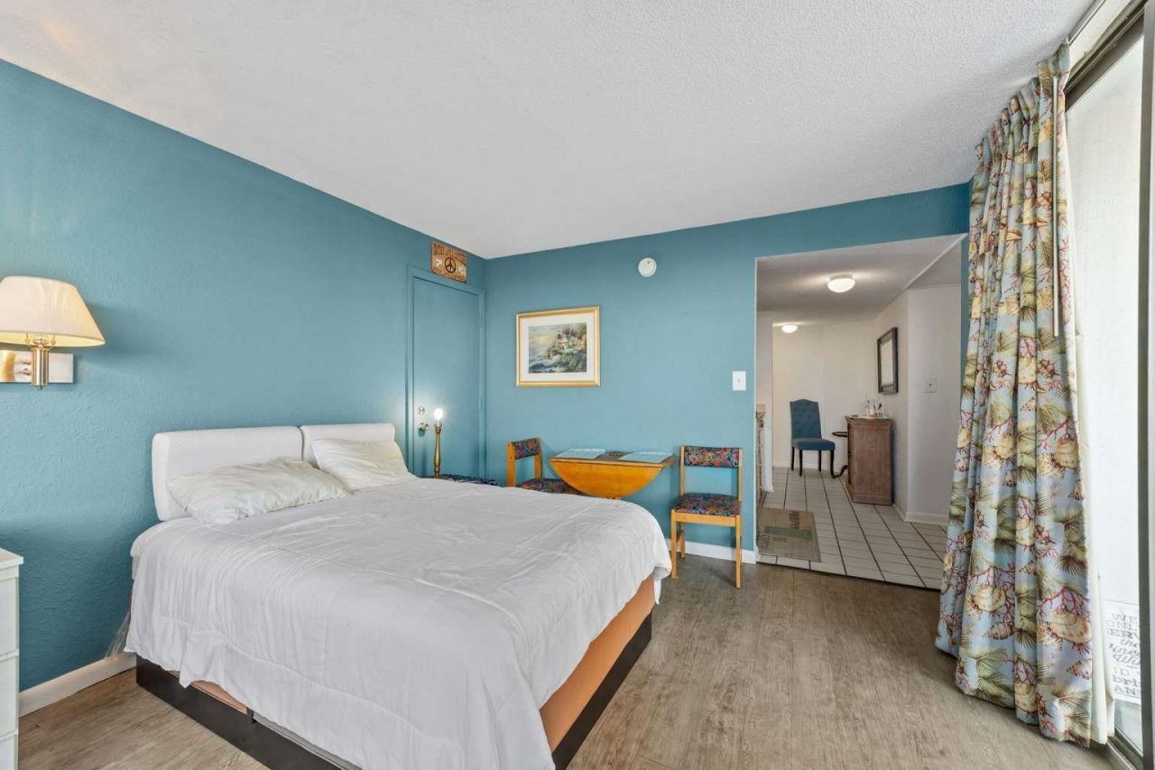 9550 Shore Dr. Photo 7